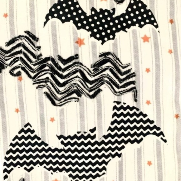 Happy Halloween Kitchen Towel Set of 3
Bats 20" X 28" NWT - Picture 5 of 5